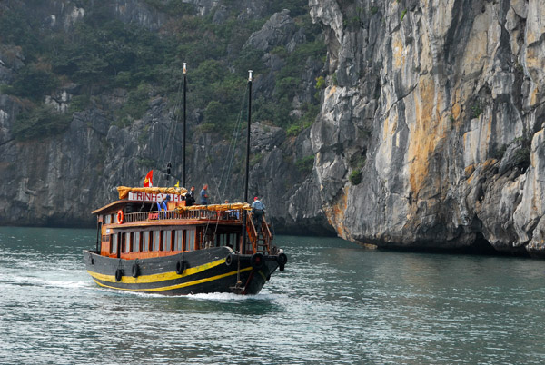 Trinh Vu 19 - a Halong Bay day boat for excursions from Cat Ba Island