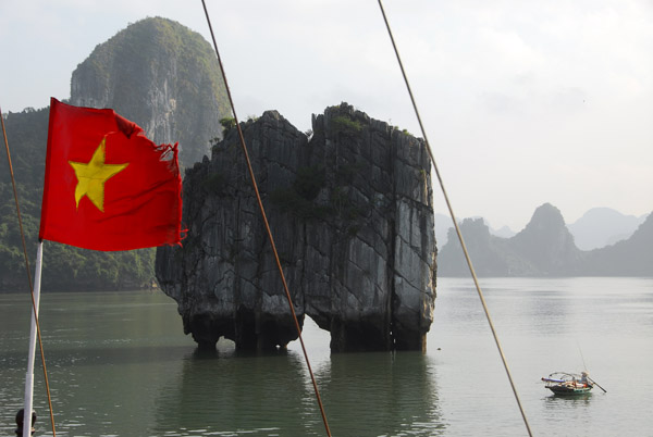 Passing an interesting rock formation, Halong Bay