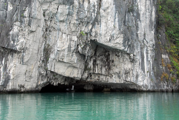 Entrance to Hang Luon Cave, Halong Bay