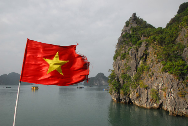 Vietnamese flag, Halong Bay