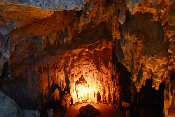 Hang Sung Sot Cave - Halong Bay