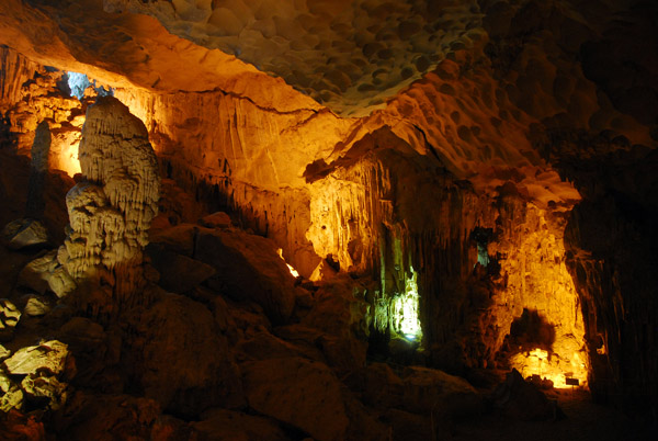 Hang Sung Sot Cave