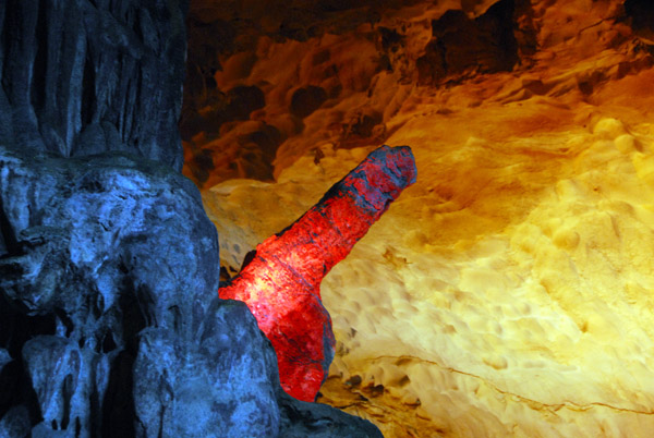 Phallic rock, Hang Sung Sot Cave
