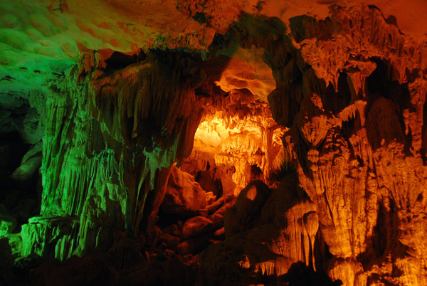 Hang Sung Sot Cave