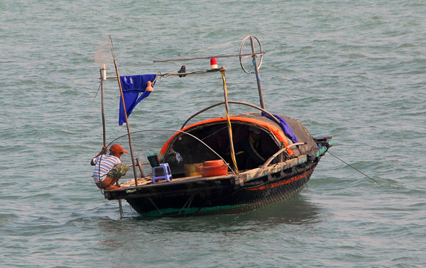 Boy taking a dump into Halong Bay