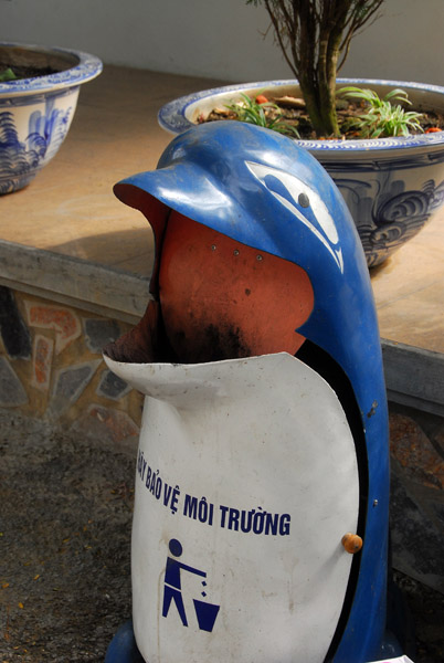 Dolphin shaped garbage can, Hon Gai