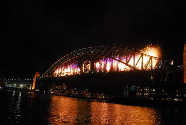 Midnight! The Sydney Harbour fireworks start, New Years Eve 2008