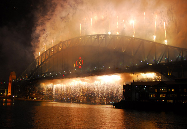Cascade of fire, Sydney Harbour Bridge, New Years Eve finale, 2008