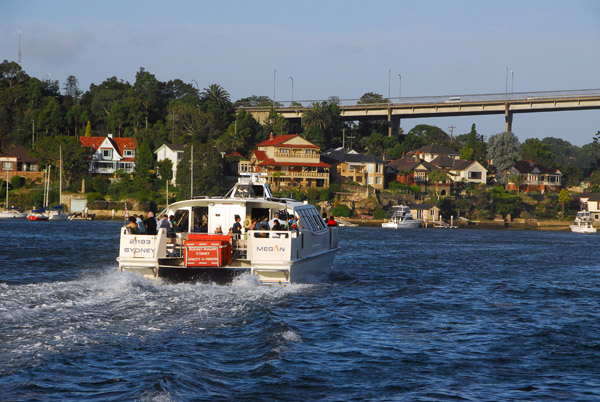Sydney Rivercat passing Huntleys Point