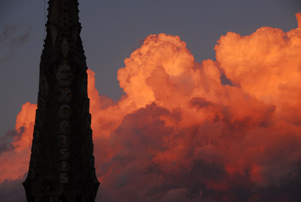 CB clouds at sunset, Sagrada Famlia