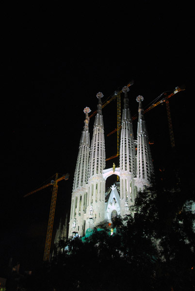 Sagrada Famlia illuminated at night