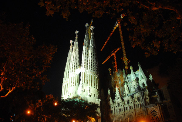 Sagrada Famlia illuminated at night