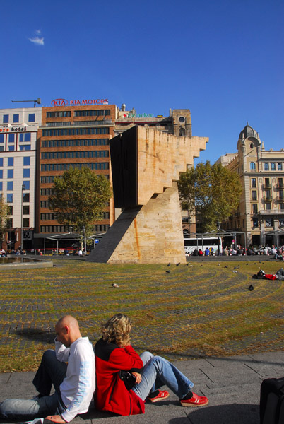 Resting in front of the Francesc Macià monument, Plaça de Catalunya