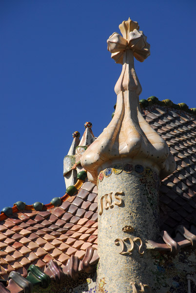 Casa Batll's whimsical Antoni Gaud roof