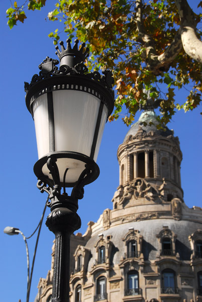 Old street light with the Fnix Building, Passeig de Grcia