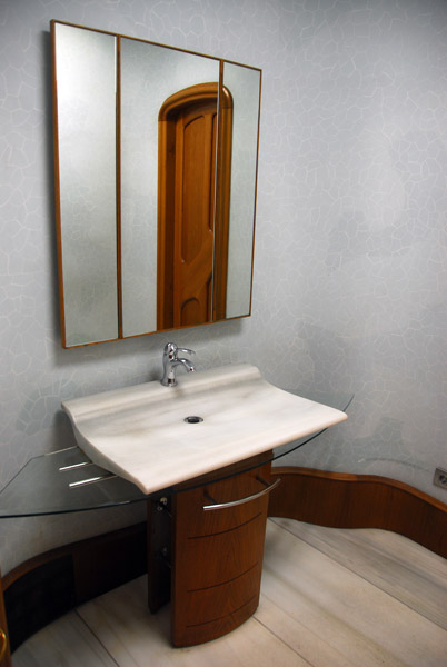 Very modern looking bathroom, Casa Batll