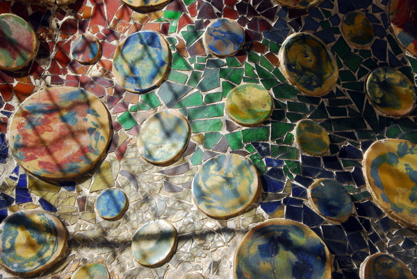 Colored tilework called trencads, Casa Batll