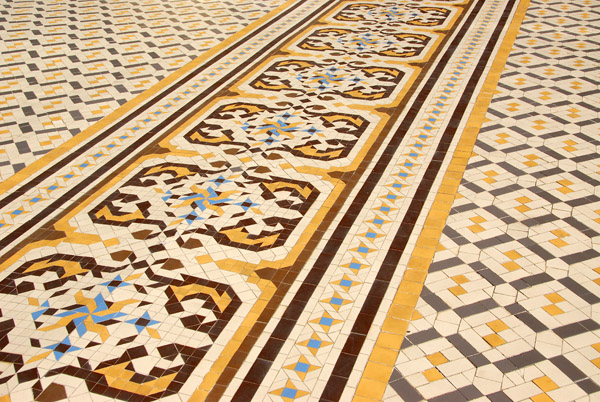 Tile floor of the rear terrace, Casa Batll