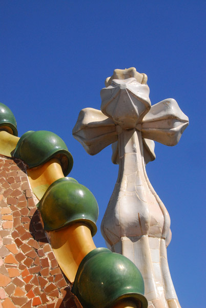 Cross on the roof of Casa Batll
