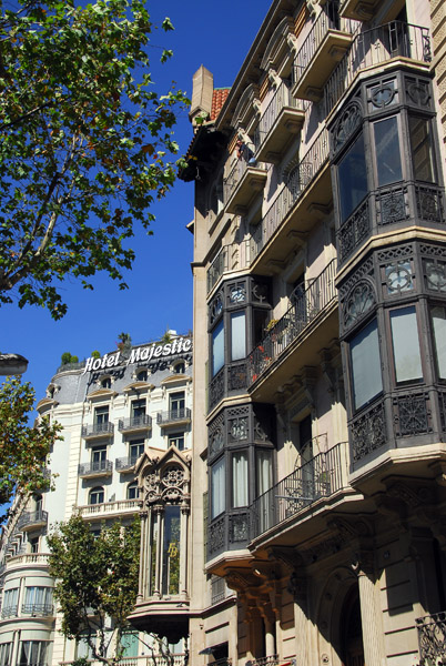 Passeig de Gràcia at Carrer de Valencia