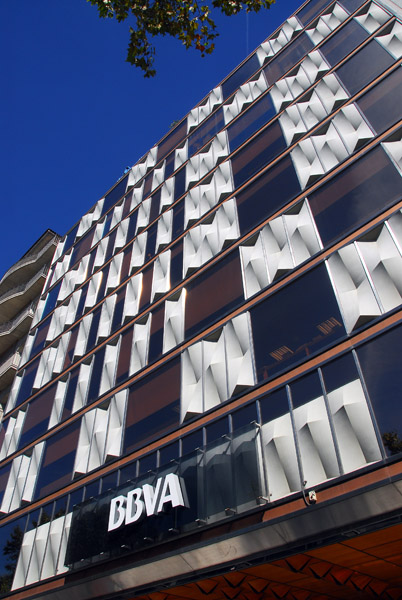 Modern-Ugly, BBVA, Passeig de Gràcia 84