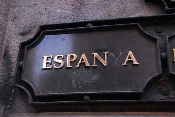 Someone isnt too keen on the Catalan spelling, Via Laietana Espanya instead of Espaa