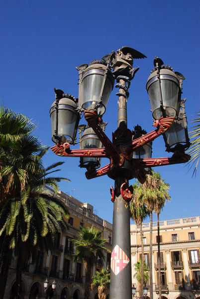 Lantern designed by  Antoni Gaud, Plaa Reial