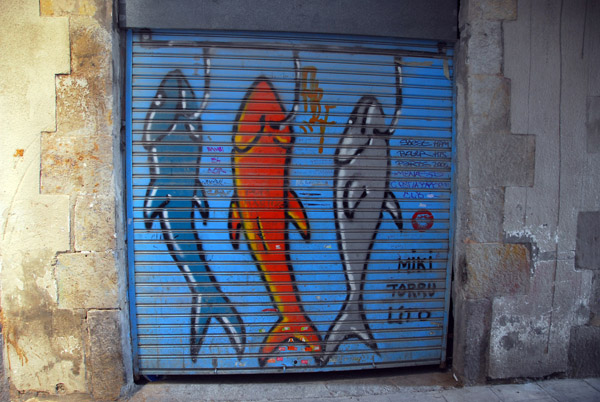 Graffiti - three fish on hooks, Calle de Raurich, behind Plaa Reial