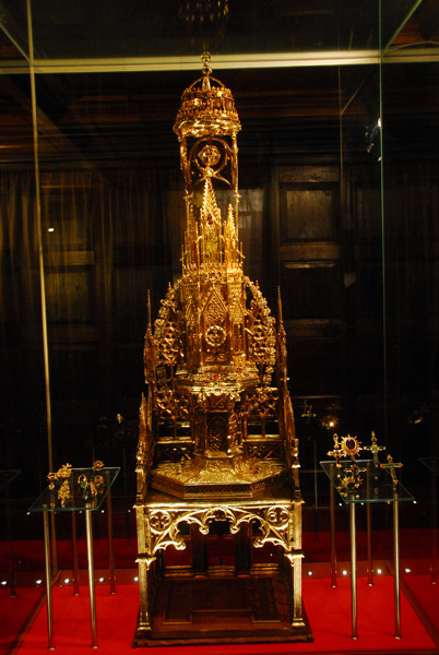 Monstrance of Barcelona (St Martin's Chair, Crown and  royal crown and Ostensorium