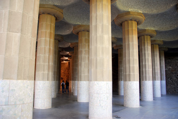 The Hypostyle Hall of Gell Park at the top of the Dragon Staircase, supporting the main terrace