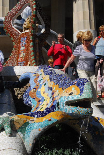 Sculpture in Gell Park decorated with broken tiles (trencads)