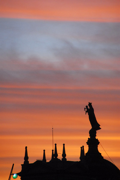 Sunset with the statue atop Esglsia de la Merc