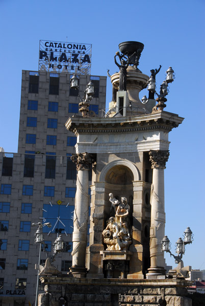 Fountain by Josep Maria Jujol, Plaa d'Espanya