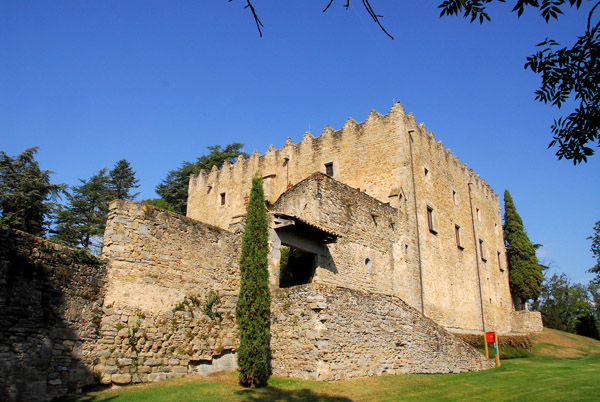 Castell de Montesquiu, 13km south of Ripoli