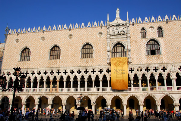The Doge's Palace of Venice was built 1309-1424