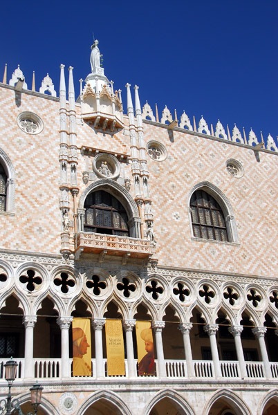 Balcony and loggia of the south faade of the Doge's Palace