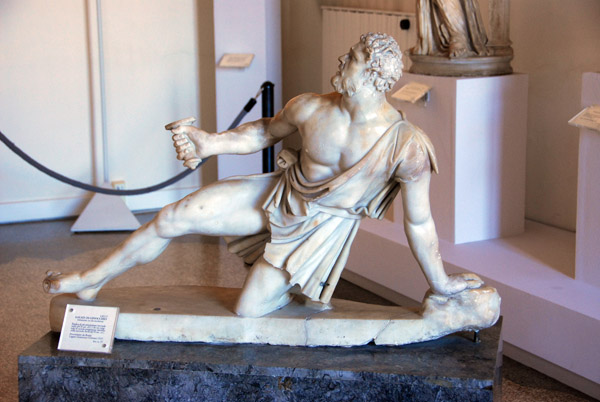 Galata in Ginocchio - Gladiator on his knee,  2nd C. AD copy of 2nd C. BC original, Museo Archeologico Nazionale