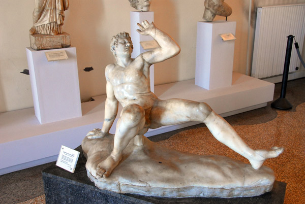 Galata in Atto di Cadere - Gladiator in the act of falling, 2nd C. AD copy of 2nd C. BC original, Museo Archeologico Nazionale