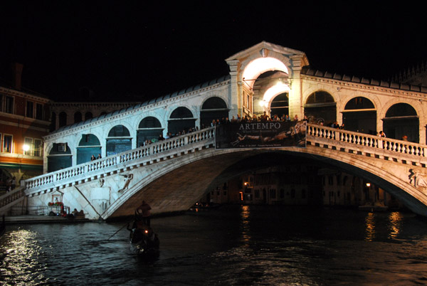Rialto Bridge (1591) over the Grand Canal illuminated at night