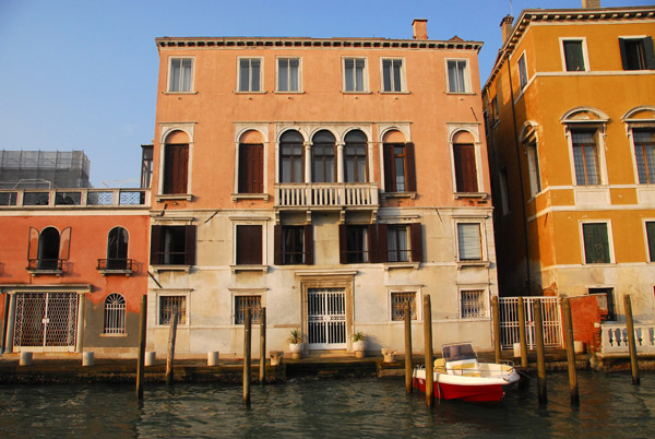 Palazzo Querini alla Carit (N.A. 1051) with part of Palazzo Mocenigo Gambara to the right at N.A. 1052, Grand Canal