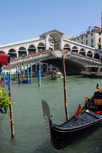 Gondola with the Rialto Bridge