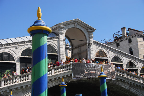 Rialto Bridge (1591) - Ponte di Rialto - the 5th bridge to stand here since 1181 (collapses in 1444 and 1524)