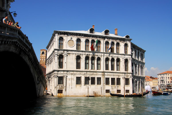 Palazzo Dei Camerlenghi next to the Rialto Bridge, Venice