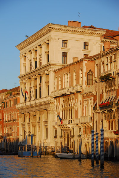 The large 16th C. Renaissance Palazzo Grimani di San Luca dwarfing the other palazzi