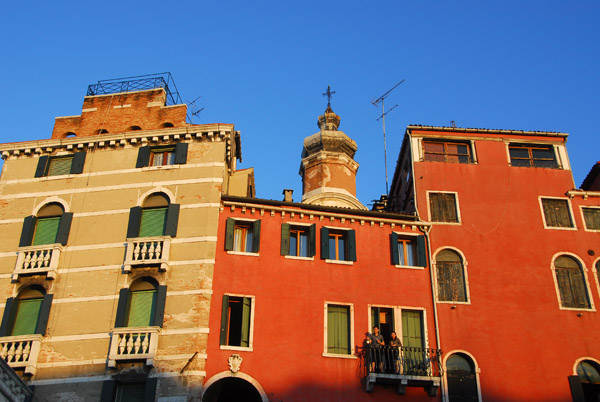 The Hotel Rialto with the tower that is on Salizada Pio X near the east end of the Rialto Bridge