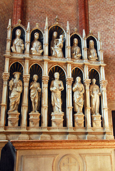 Gothic altar of the Chapel of St. Peter (Emiliani Chapel) i Frari