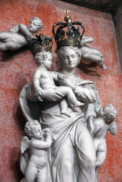 Statue of the Virgin and Child by Girolama Campagna (1552-1623)