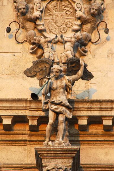 Statue of an angel on the faade of San Moise, Venice