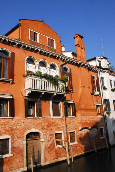 House along a Venetian canal