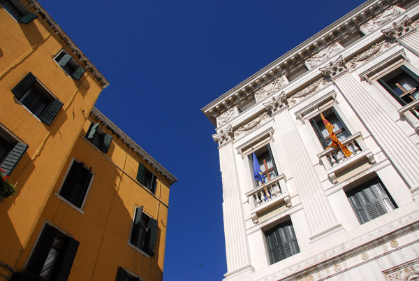 Looking up at the fine blue sky, Venice